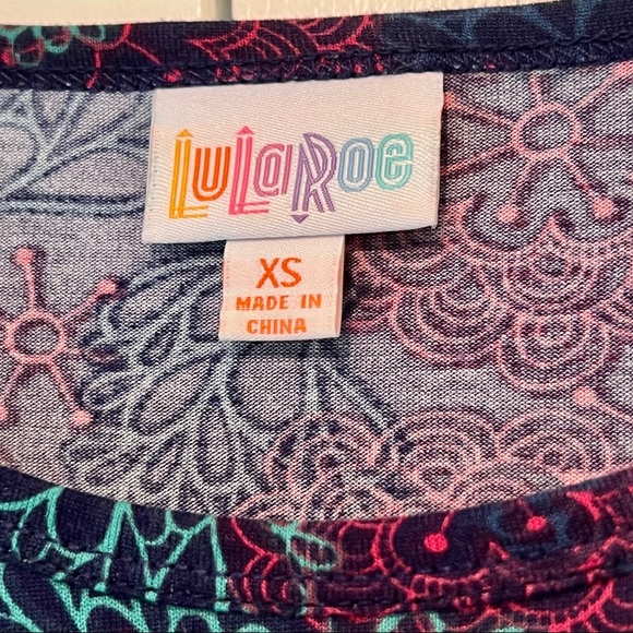 ✨EUC✨ LULAROE SHORT SLEEVE “IRMA” HI-LO SHIRT 💙💖 - Picture 3 of 4